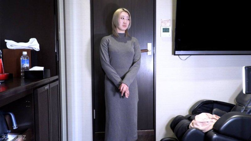 【素人初拍摄】结衣（19岁）身材优美的百货公司店员首次拍摄。突然让她舔肛并内射。肛门也被贯穿进行ATM。长时间玩具折磨下连续高潮。