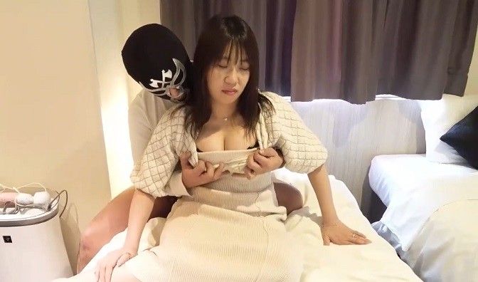 ※14日まで初回限定80％OFF※【顔出し・无修正】いつも旦那の自慢をしていて浮気したことないと豪语する人妻なので、本当に浮気するのが嫌だったのでしょう。しかし激しく突かれるとその我慢も虚しく声が溢れ